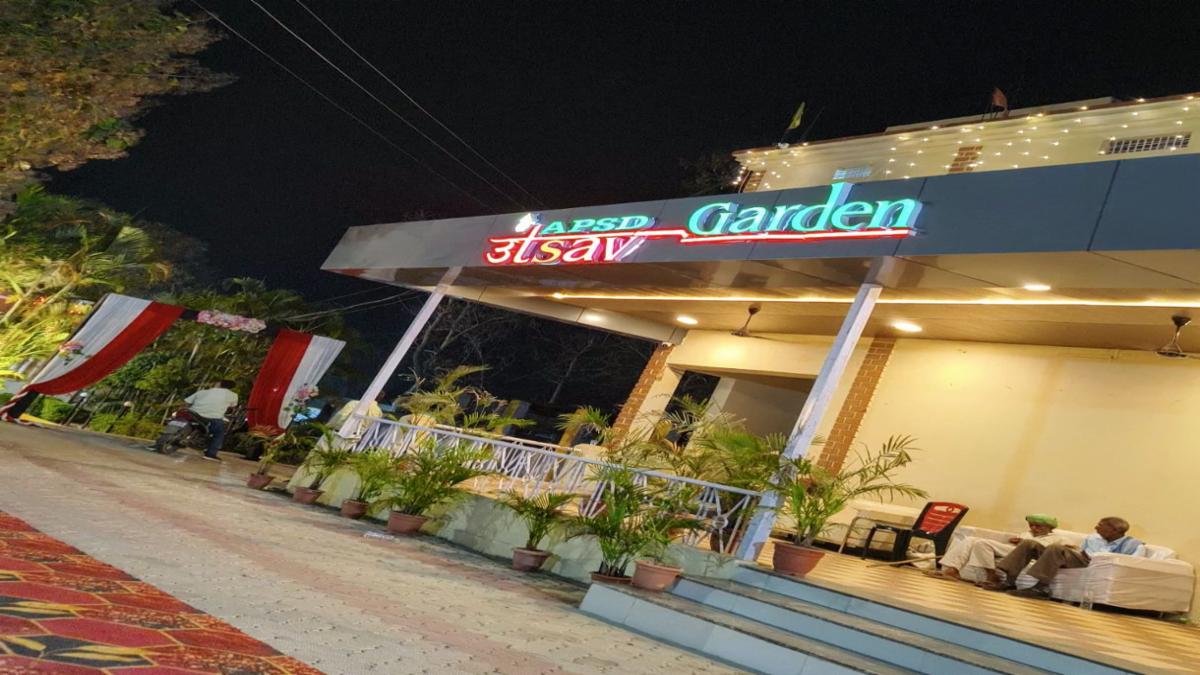 गढ़वा के नवादा मोड़ पर स्थित उत्सव गार्डन बना समारोहों की पहली पसंद