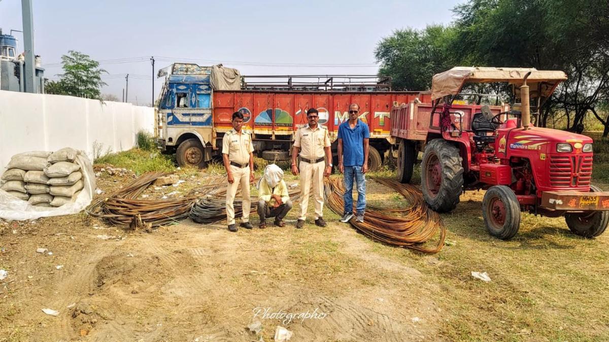 मूल पुलिस की बड़ी कार्रवाई: लोहे व सीमेंट चोरी का पर्दाफाश, लाखों का माल बरामद
