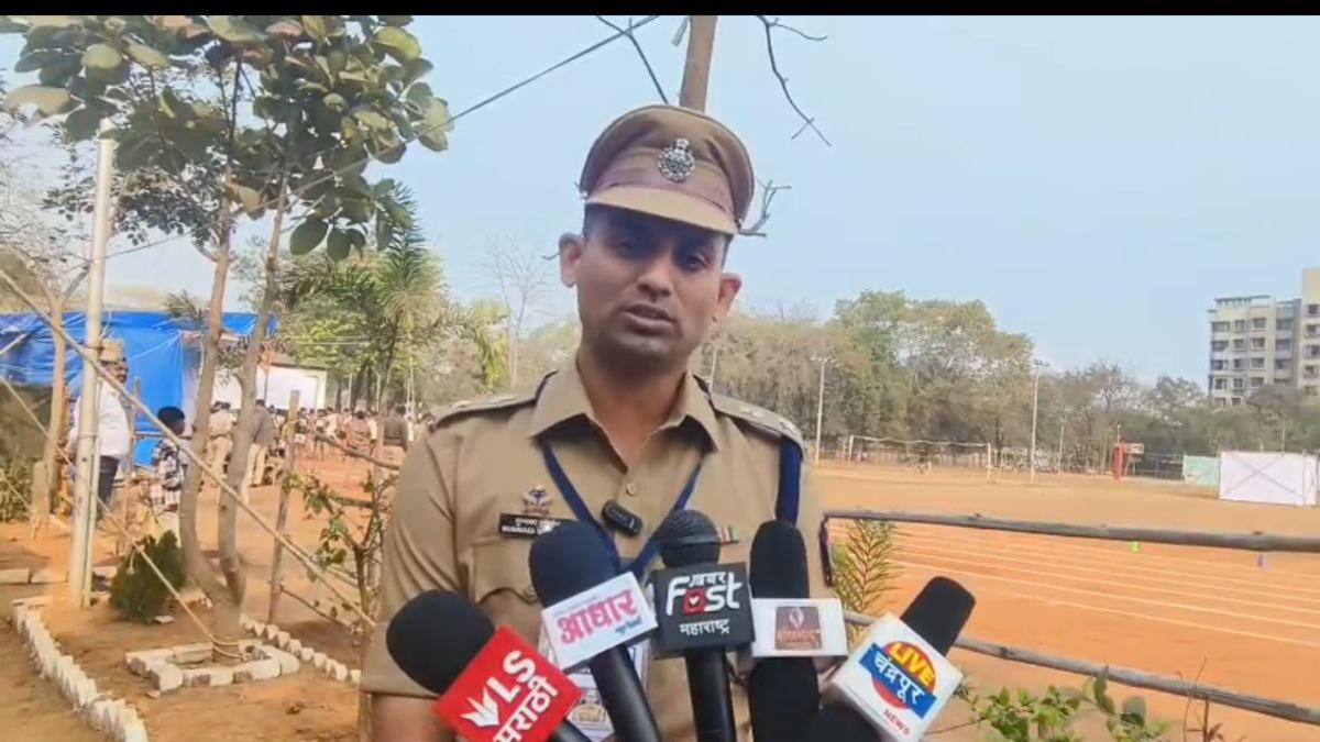 चंद्रपुर पुलिस सिपाही भर्ती 2024-25 की मैदानी परीक्षा 11 फरवरी 2026 से शुरू, एसपी मुम्मका सुदर्शन के नेतृत्व में पारदर्शी आयोजन, 14 फरवरी को पत्रकारों ने किया निरीक्षण।