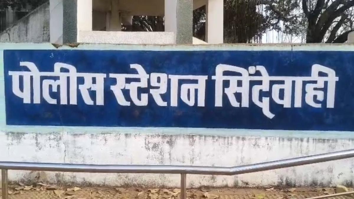 चंद्रपुर सिंदेवाही में जुए के अड्डे पर पुलिस की बड़ी कार्रवाई, 12 आरोपी गिरफ्तार